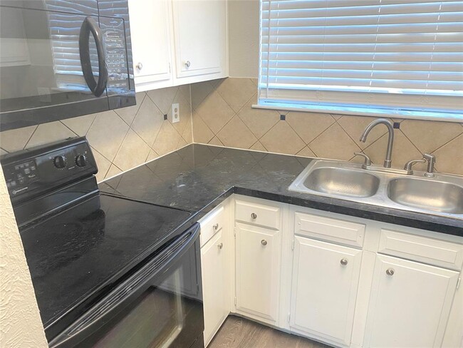 Building Photo - 6620 Westwick Dr