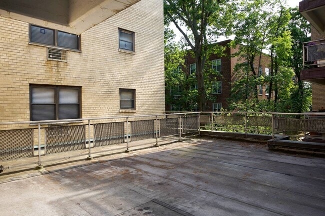 Building Photo - 40 Stoner Ave
