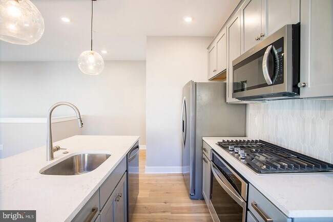 Building Photo - 129 S 49th St