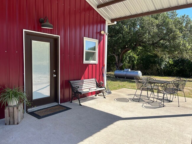 Building Photo - Country Living Meets Modern Comfort!
