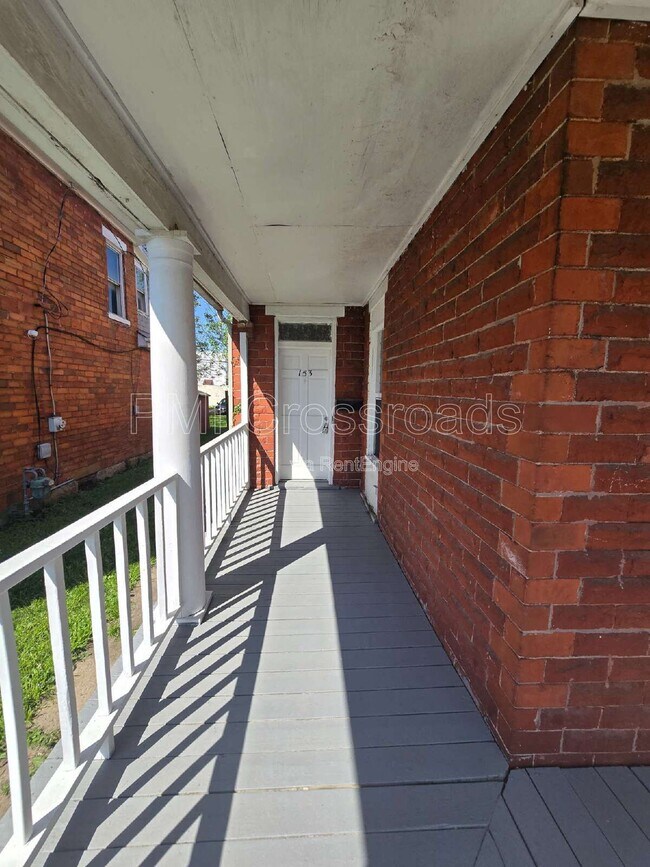 Foto del edificio - 153 S Cypress Ave