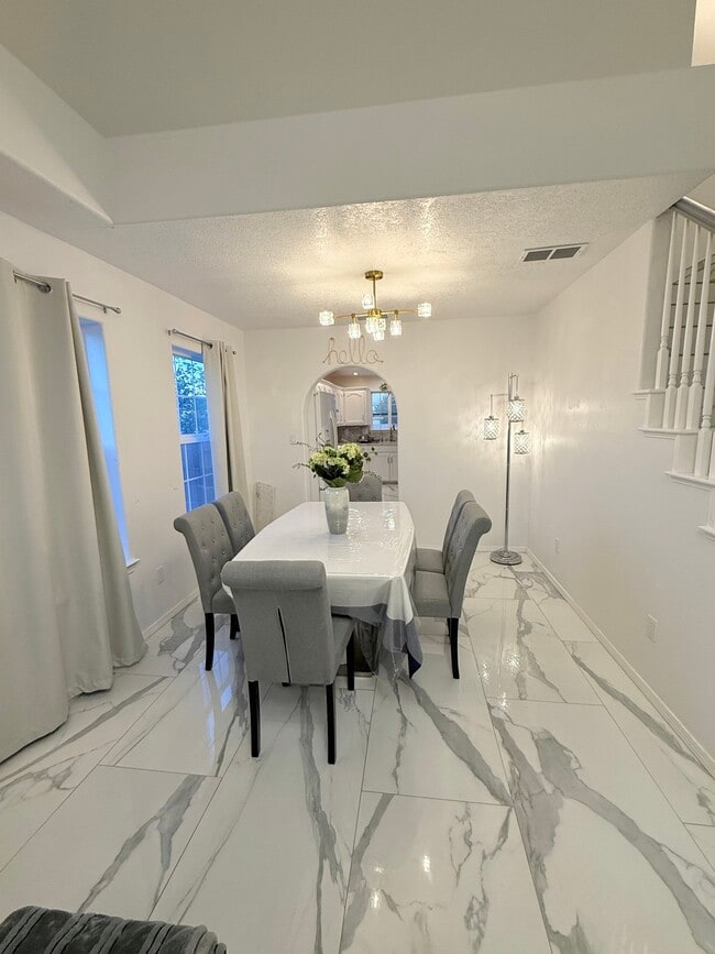 Foto del edificio - 9612 Palomita Ct NW