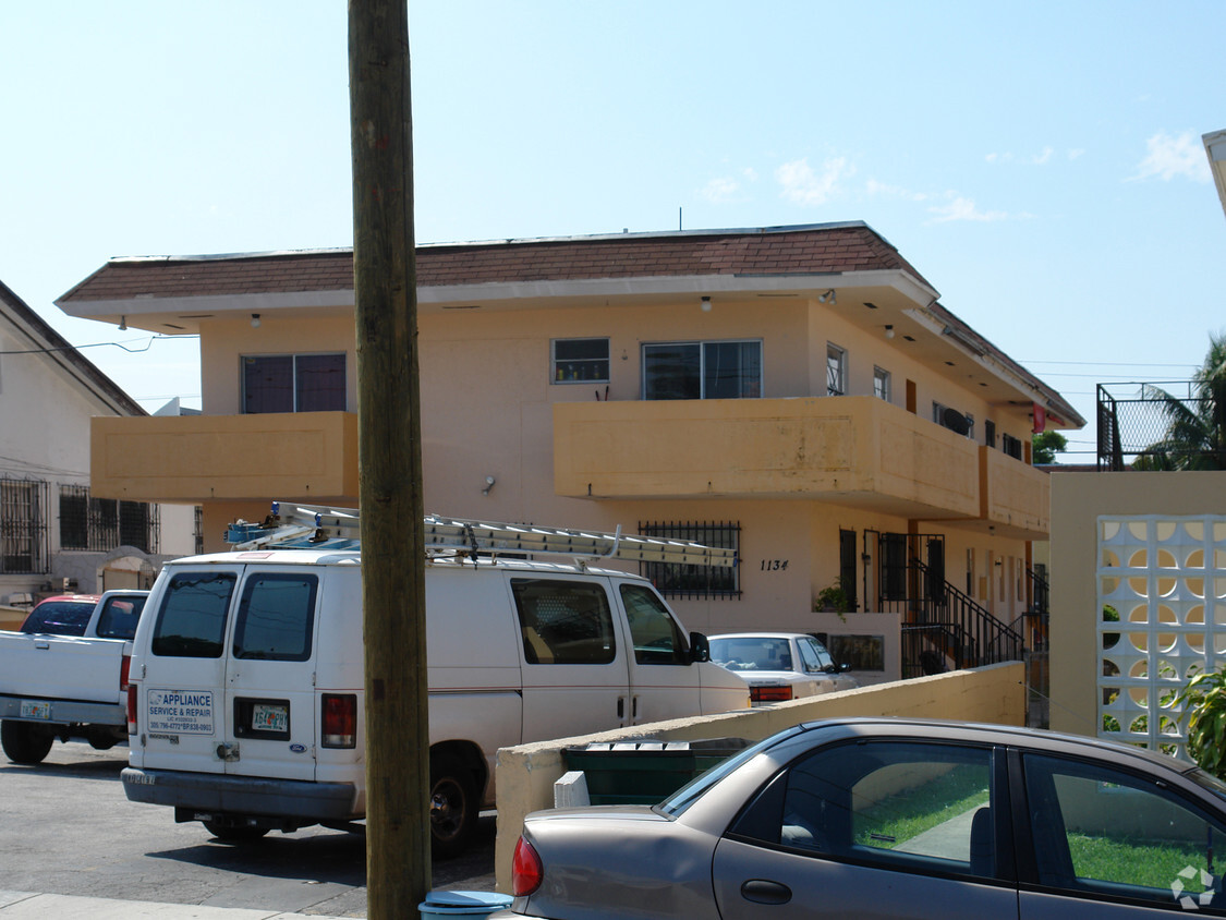 Building Photo - Tequesta Place
