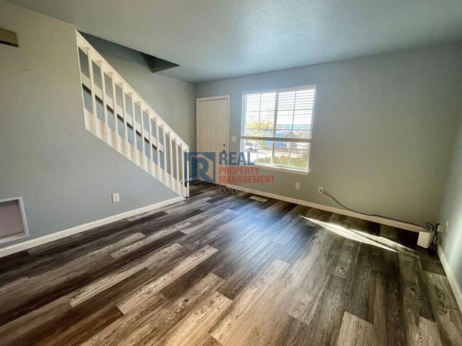 Building Photo - 805 Summer Dr