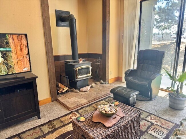 Building Photo - Unfurnished Studio with Mountain Views