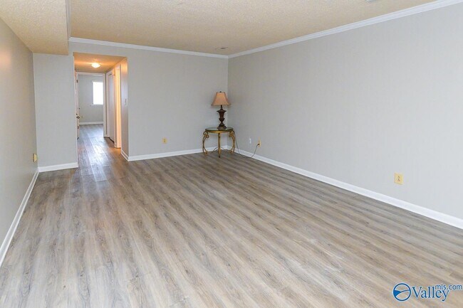 Foto del edificio - 2225 Golf Rd SW