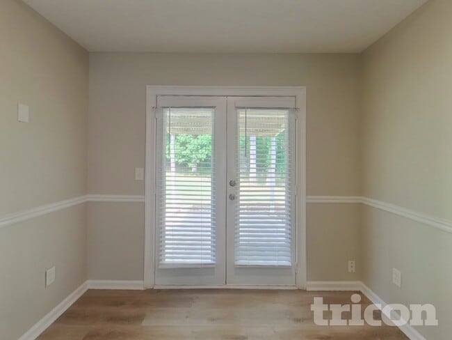Building Photo - 170 Oak Hill Dr
