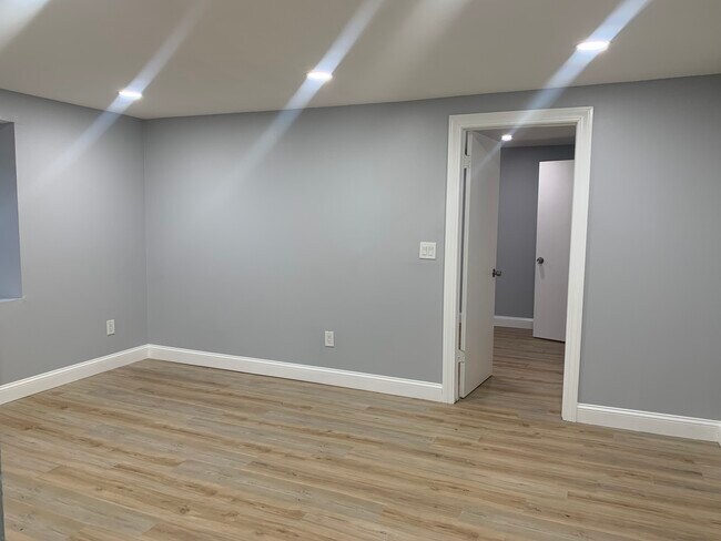 Foto del edificio - 368 Colonial Ave