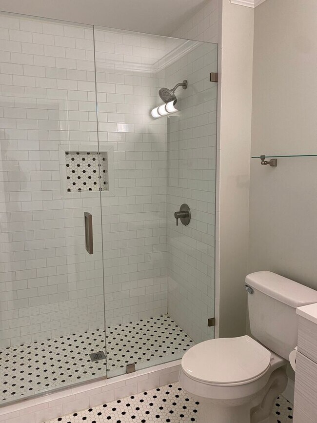 Building Photo - 104 Secrest Ave