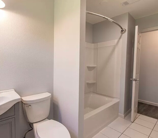 Baño de invitados - 11020 Birchwood Dr