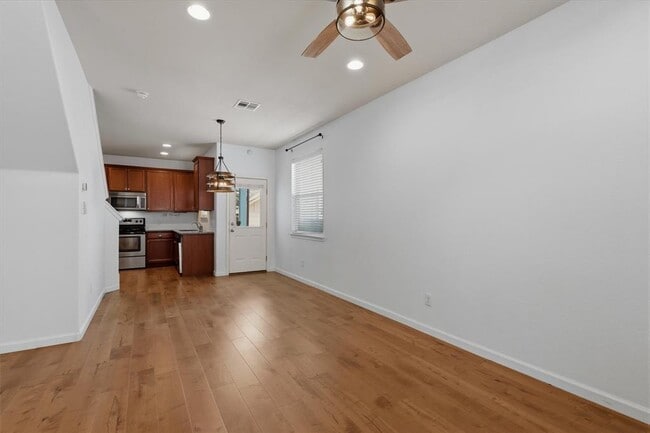 Building Photo - 5908 Red Bud Ridge Ln