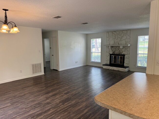 Building Photo - 255 Skate Dr
