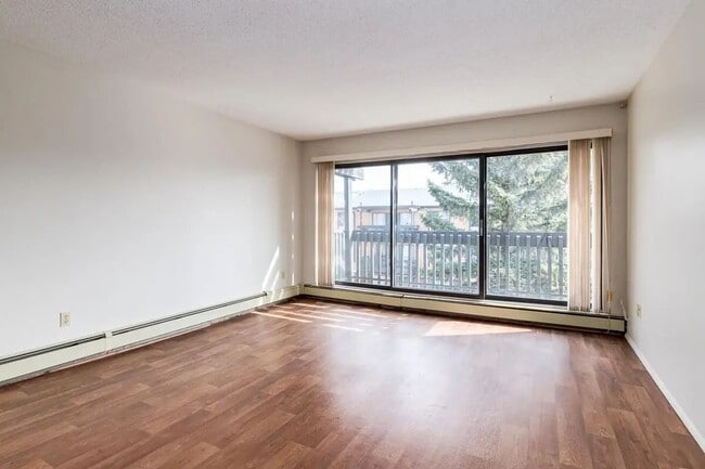 Building Photo - Applewood Village