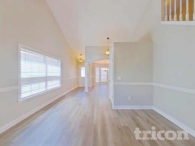 Building Photo - 213 Dellwood Dr