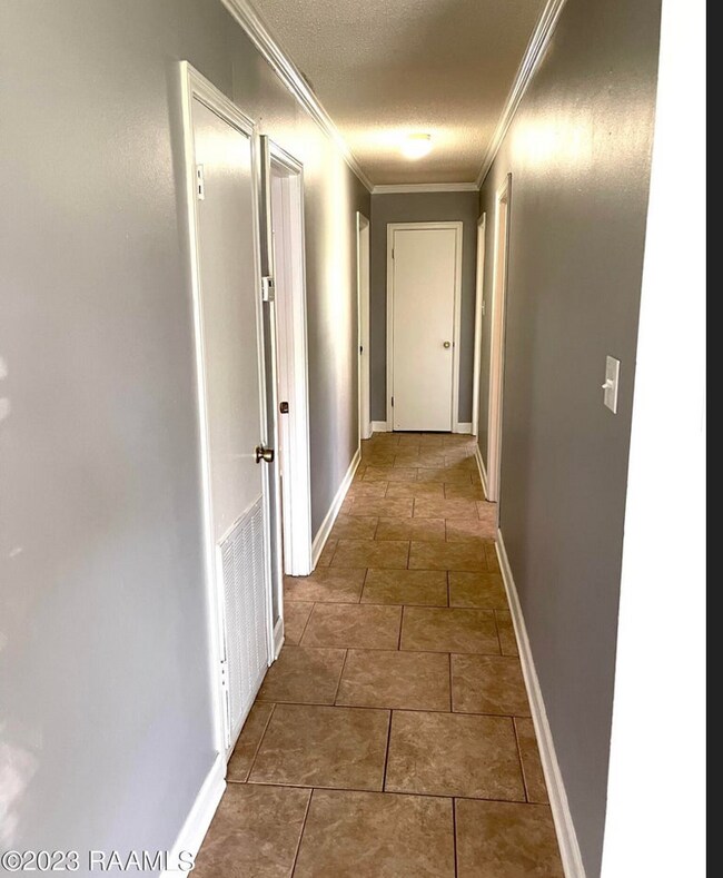 Building Photo - 128 Longfellow Dr