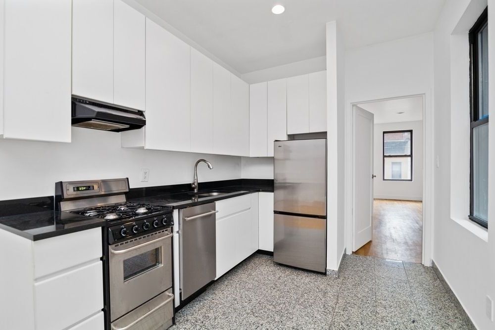 Primary Photo - 238 E 53rd St