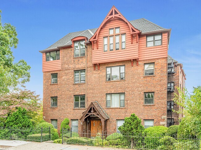 Foto del edificio - 111 Sagamore Rd
