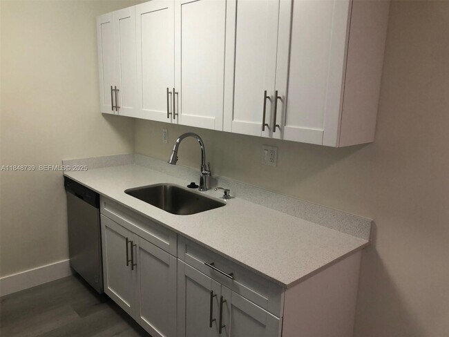 Foto del edificio - 10748 N Kendall Dr