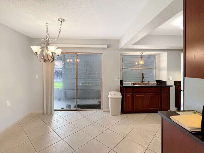 Foto del edificio - Well-Maintained 2-Bedroom Condo in Meridian Park | 55+ Community | Palm Beach Gardens