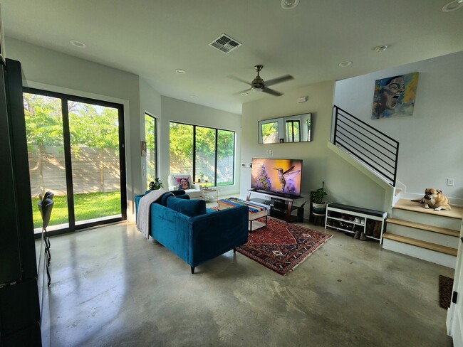 Building Photo - Modern Oasis in Austin's North Loop