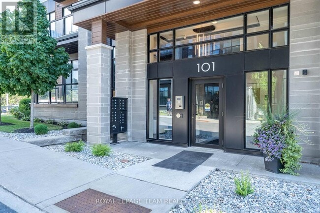 Building Photo - 101-101 Cortile Private