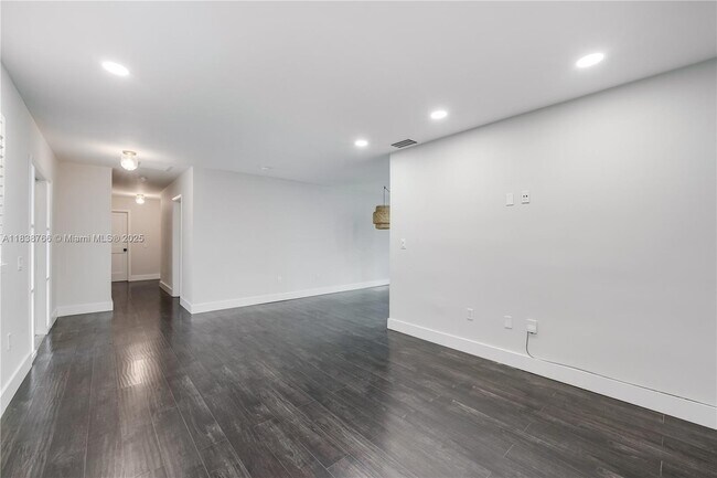 Building Photo - 6700 SW 49th Terrace
