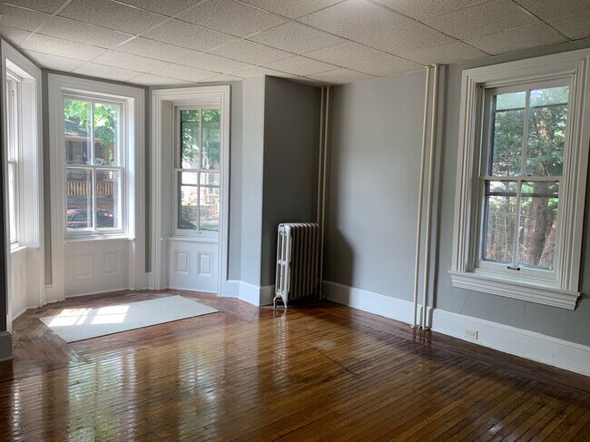Foto del edificio - 270 N York St