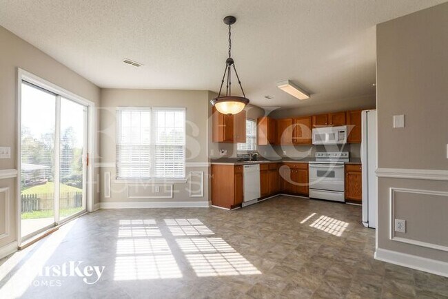 Building Photo - 7526 Salinger Way