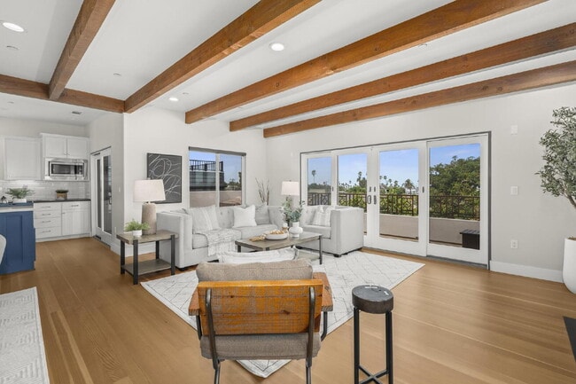 Building Photo - Stunning, Modern and Immaculate 3/BR 2.5/B...