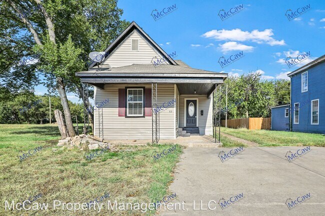 Foto del edificio - 3 br, 1 bath House - 419 N. Grand Ave. #A