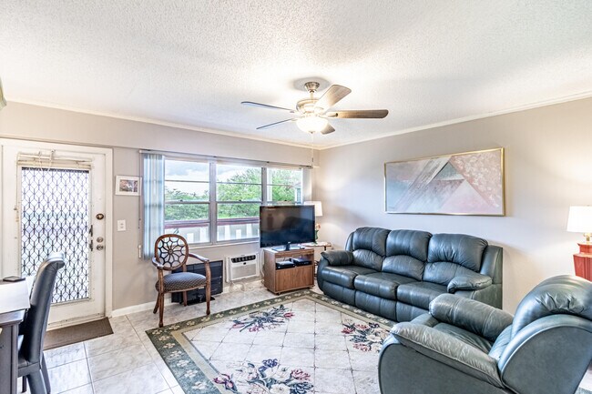 Building Photo - 36 Brighton A