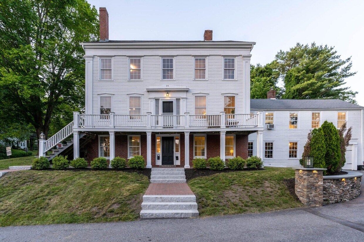 35 E Main St Unit 35 East Main Street, Yarmouth, ME 04096 Room for