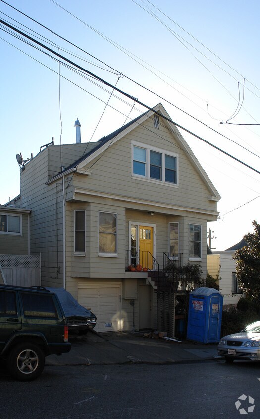 Building Photo - 579 Moultrie St