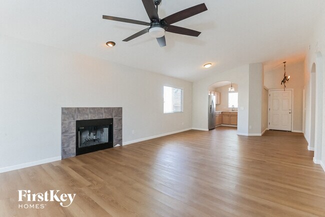 Building Photo - 2027 W Cholla Estate Dr