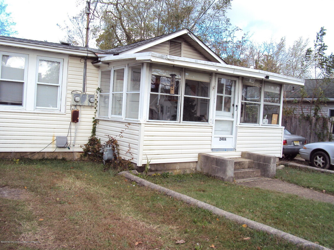 Primary Photo - 240 Beachwood Blvd