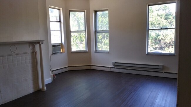 Foto del edificio - 325 McGregor Ave