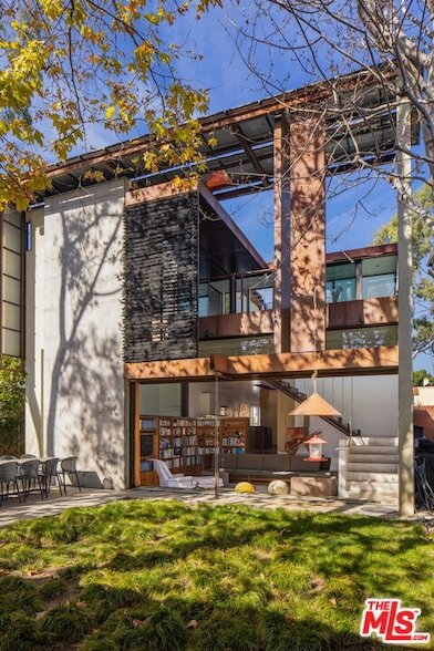 Foto del edificio - 615 Woodlawn Ave