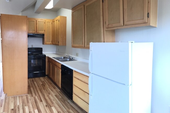 Building Photo - CM237L