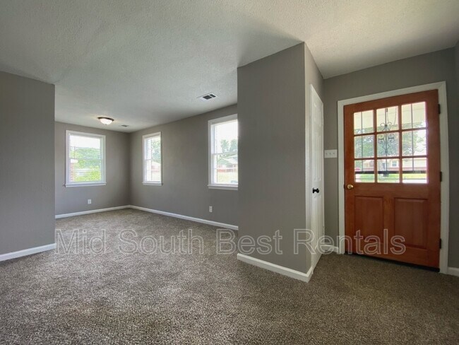Building Photo - 3331 Fostoria Rd