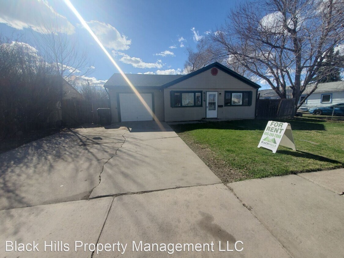 Foto principal - 3 br, 1 bath House - 2119 Rena Place