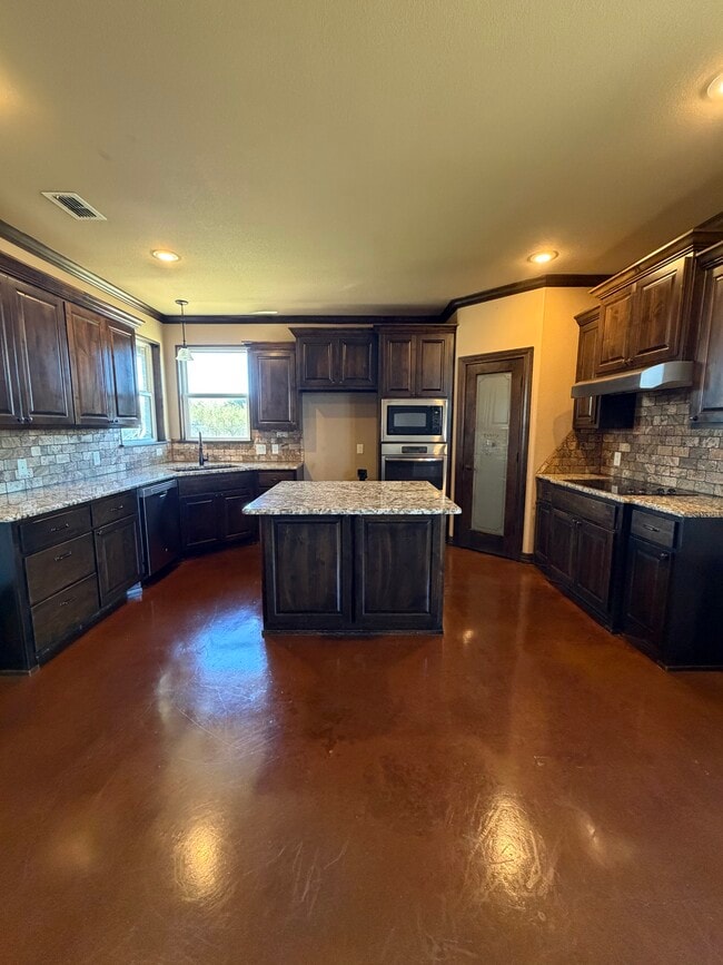 Building Photo - 182 Raymonds Wy