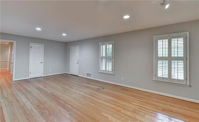 Foto del edificio - 1896 Winchester Trail