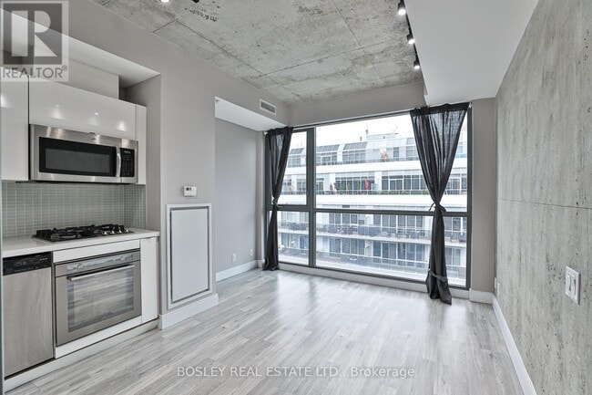 Building Photo - 39 Brant St