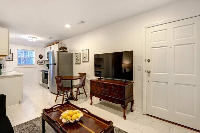 Foto del edificio - 306 E Victory Dr