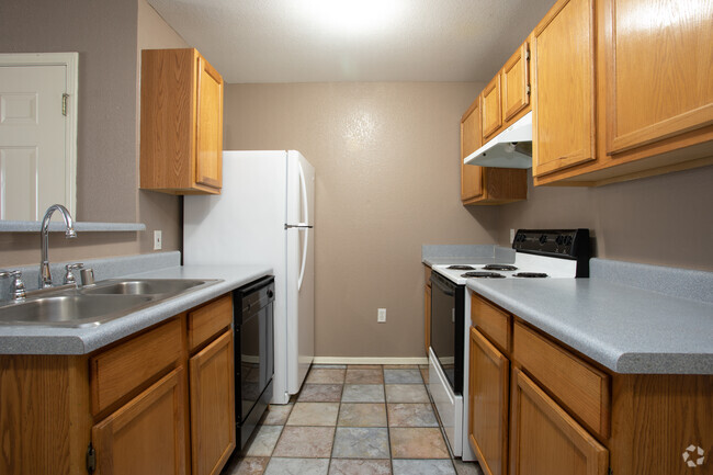 2BR, 1BA - 815SF - Colony Mesa Apartments