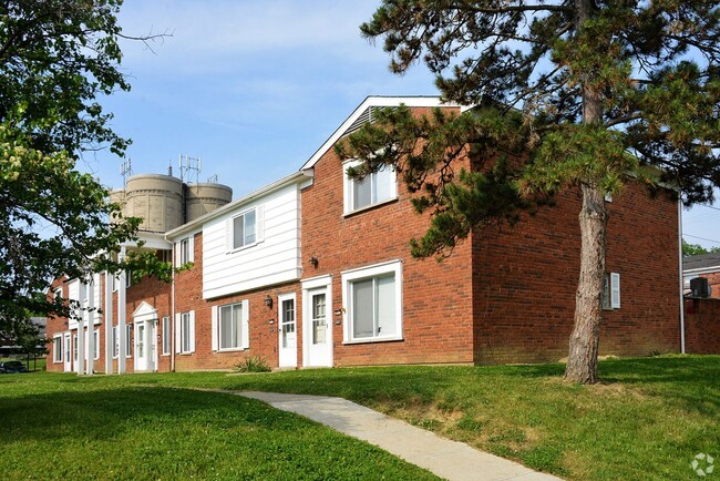 Building Photo - 3 bed | 1.5 bath | Vouchers accepted
