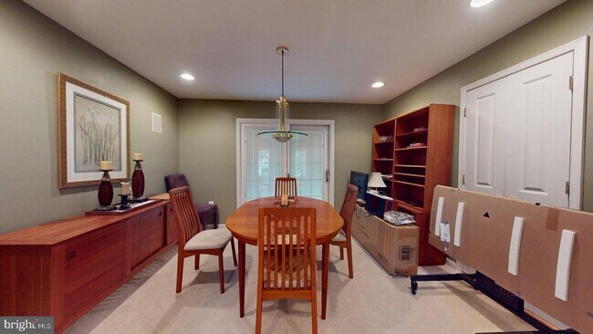 Foto del edificio - 5803 Hall St