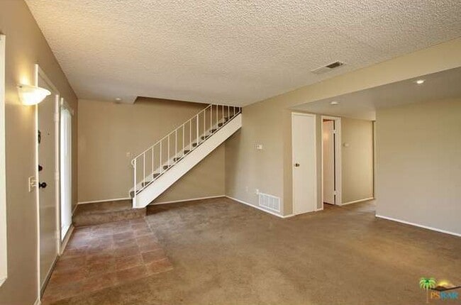 Foto del edificio - Spacious 4-Bedroom Condo in Indian Canyon ...