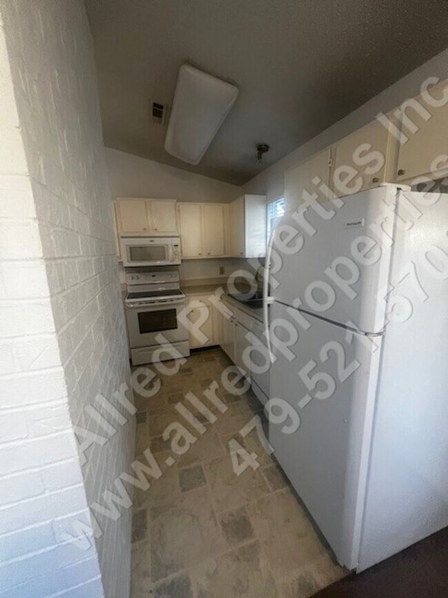 Foto del edificio - 2 Bedroom 1.5 bath in FAYETTEVILLE. LAWN C...