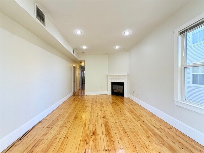 Foto del edificio - 367 Cardinal Medeiros Ave